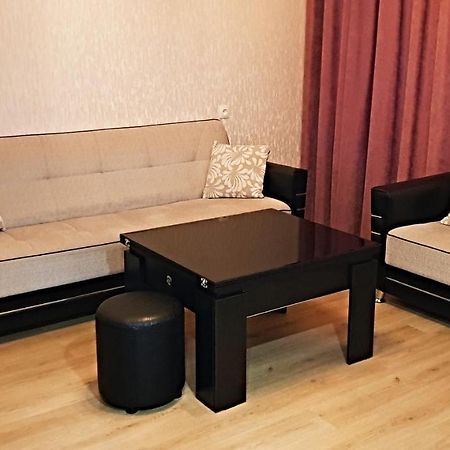 Bright And Cozy Apartment On Aghmashenebeli Avenue Tbilisi ภายนอก รูปภาพ