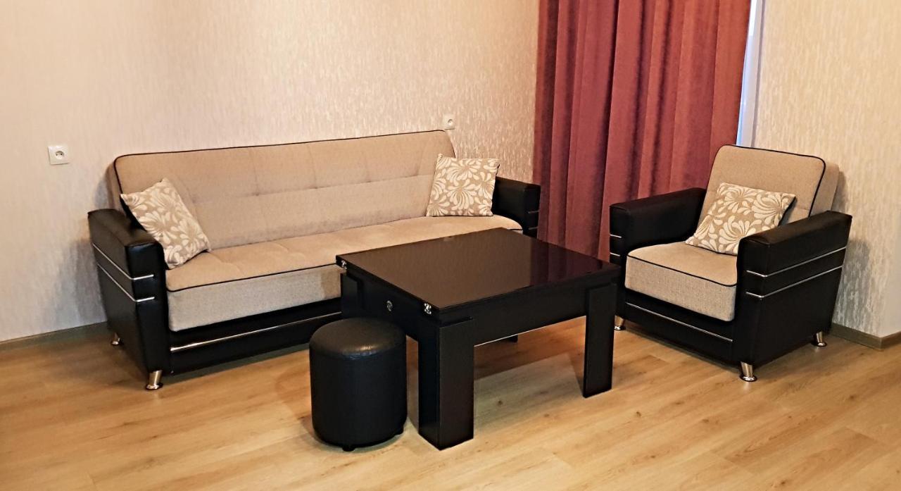 Bright And Cozy Apartment On Aghmashenebeli Avenue Tbilisi ภายนอก รูปภาพ