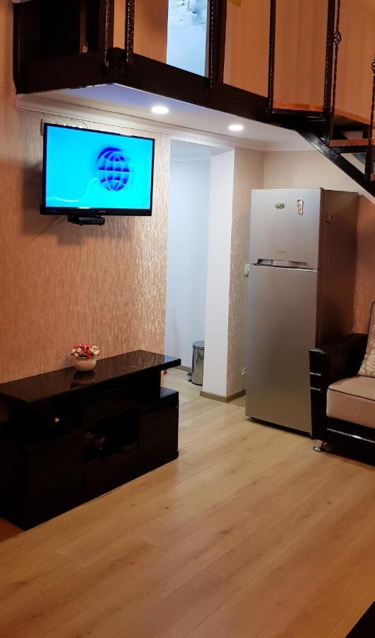 Bright And Cozy Apartment On Aghmashenebeli Avenue Tbilisi ภายนอก รูปภาพ