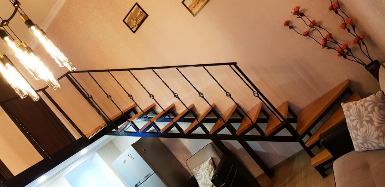 Bright And Cozy Apartment On Aghmashenebeli Avenue Tbilisi ภายนอก รูปภาพ