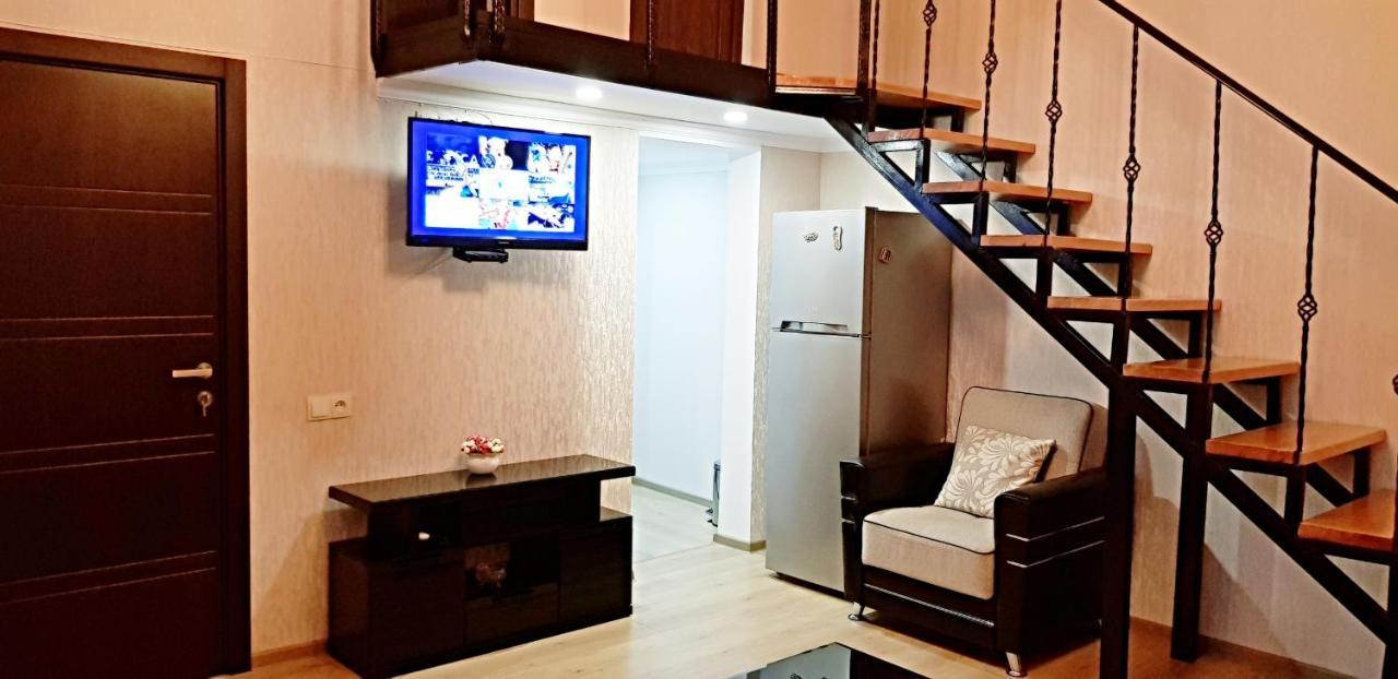 Bright And Cozy Apartment On Aghmashenebeli Avenue Tbilisi ภายนอก รูปภาพ