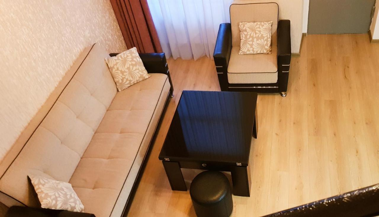 Bright And Cozy Apartment On Aghmashenebeli Avenue Tbilisi ภายนอก รูปภาพ