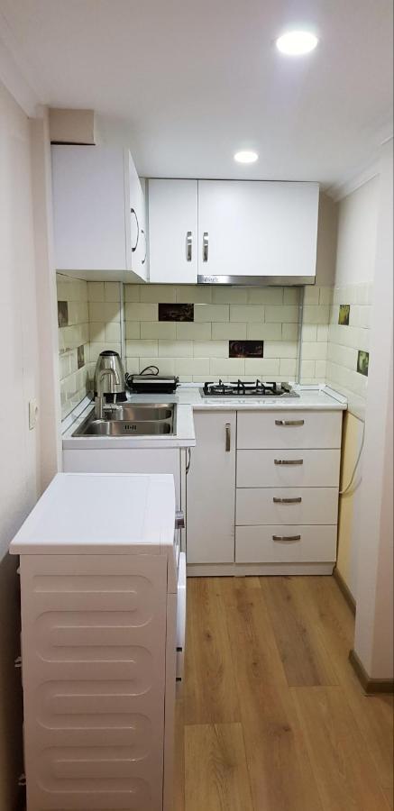 Bright And Cozy Apartment On Aghmashenebeli Avenue Tbilisi ภายนอก รูปภาพ