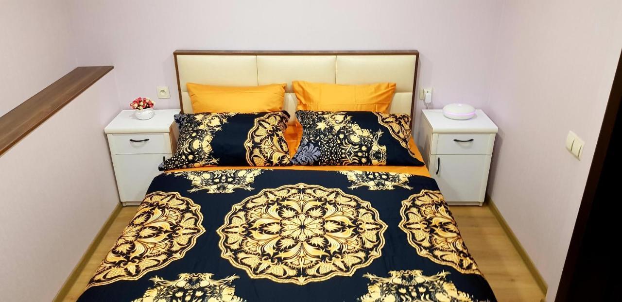 Bright And Cozy Apartment On Aghmashenebeli Avenue Tbilisi ภายนอก รูปภาพ