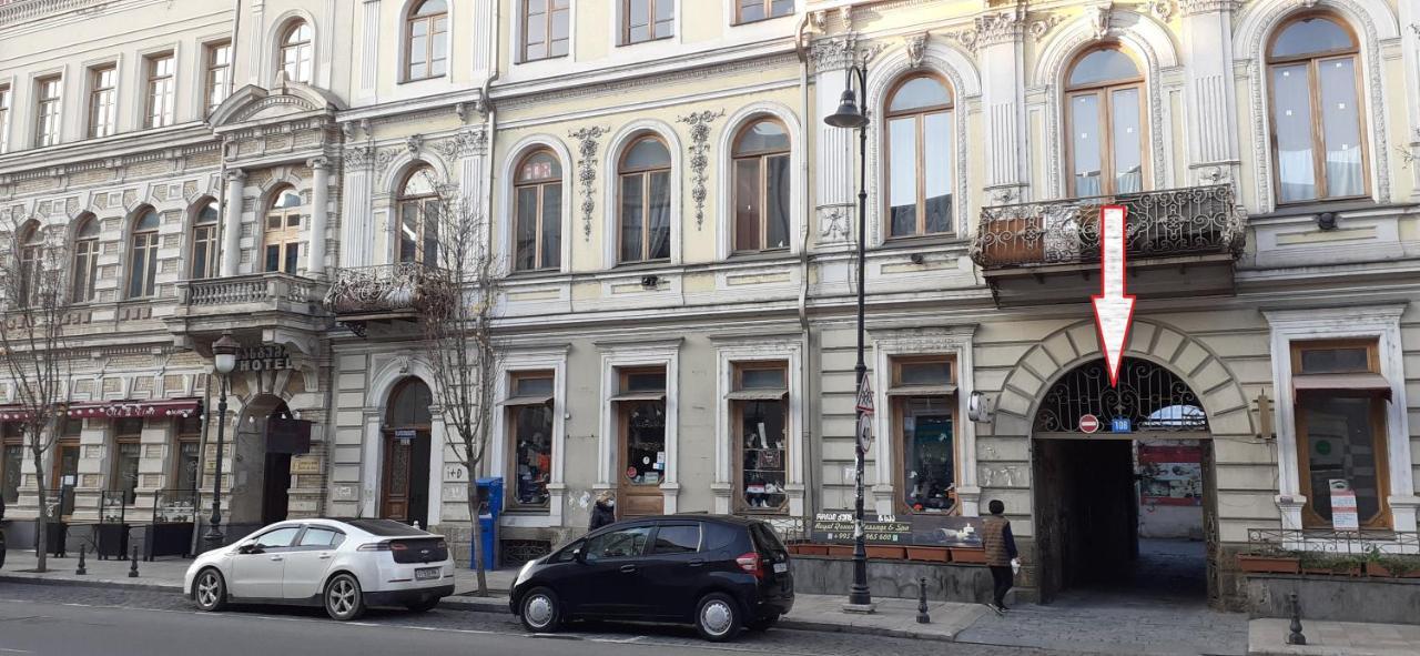 Bright And Cozy Apartment On Aghmashenebeli Avenue Tbilisi ภายนอก รูปภาพ