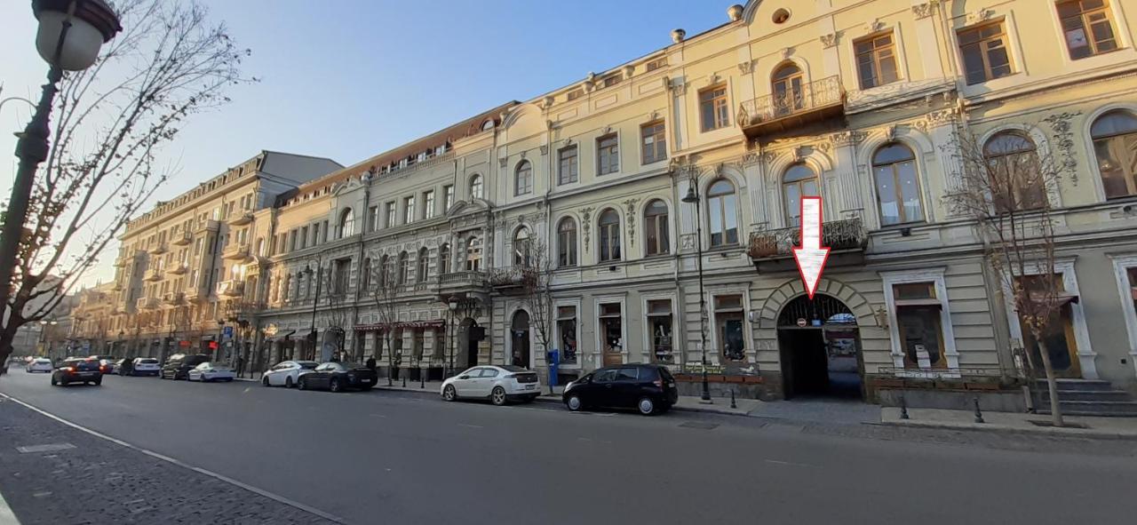 Bright And Cozy Apartment On Aghmashenebeli Avenue Tbilisi ภายนอก รูปภาพ